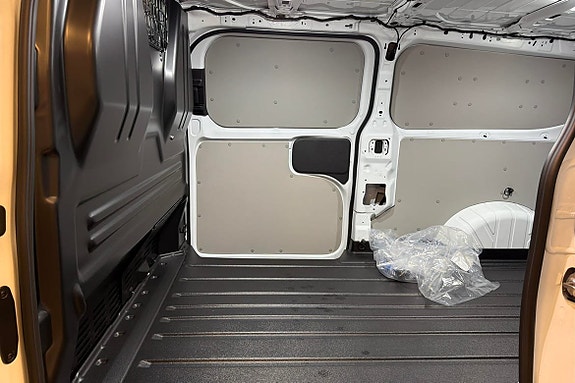 Ford E-Transit 8 of 16