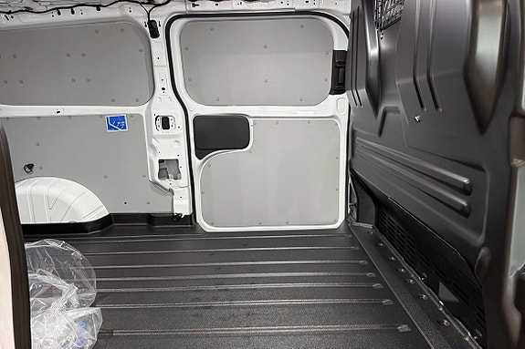 Ford E-Transit 5 of 5