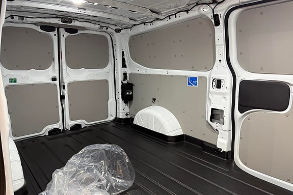 Ford E-Transit 6 of 16