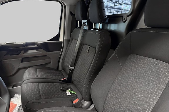 Ford E-Transit 11 of 16
