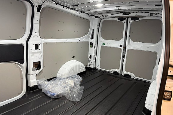 Ford E-Transit 9 of 16