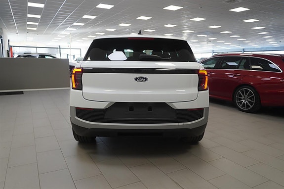 Ford Explorer 20 of 30