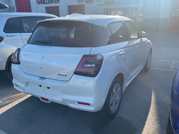Suzuki Swift 3 of 5