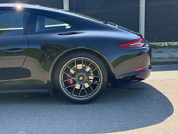 Porsche 911 Carrera 4 GTS 5 of 5