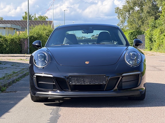 Porsche 911 Carrera 4 GTS 2 of 5