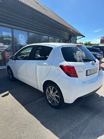 Toyota Yaris 5 of 5