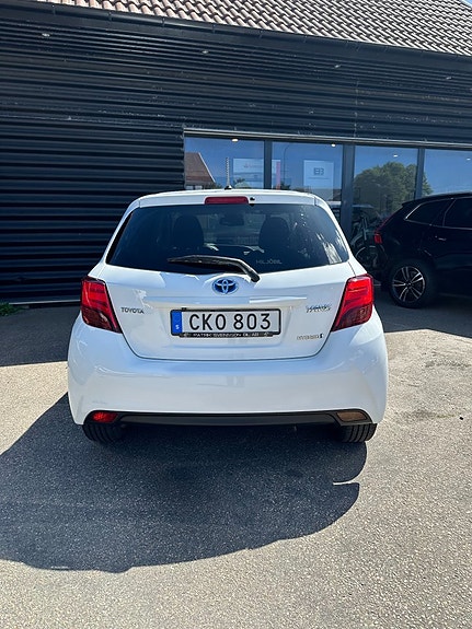 Toyota Yaris 3 of 5