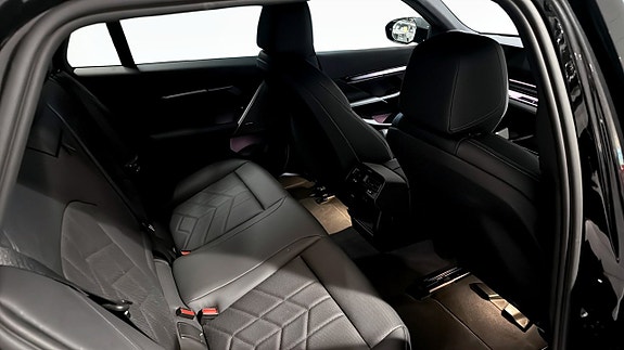 BMW 530e 5 of 12
