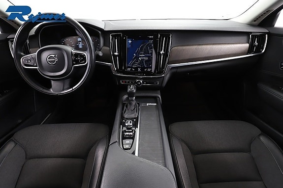 Volvo V90 Cross Country 2 of 5