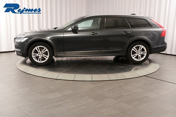Volvo V90 Cross Country 3 of 5