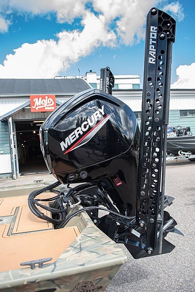 Tracker Grizzly 1754 SC Mercury F80 10 of 12