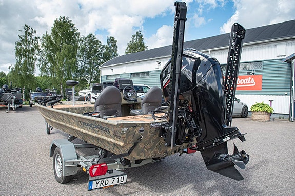 Tracker Grizzly 1754 SC Mercury F80 2 of 12