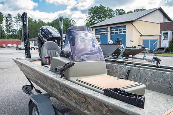 Tracker Grizzly 1754 SC Mercury F80 4 of 12
