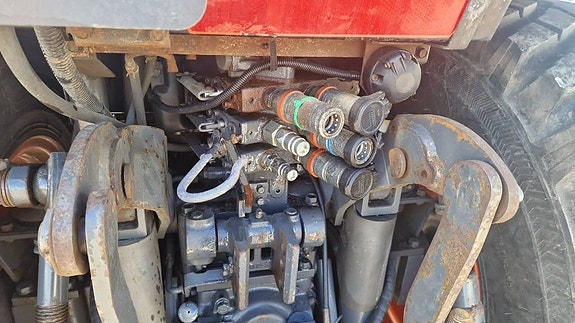Kubota M 8540 13 of 16