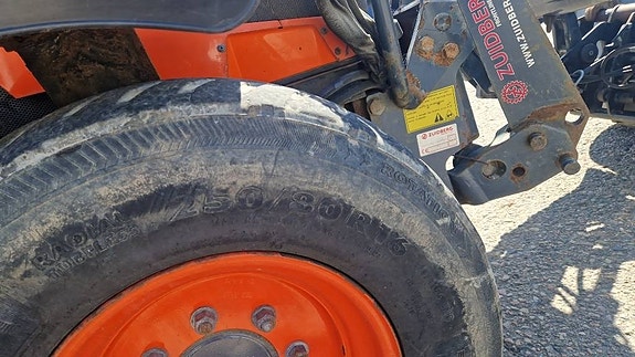 Kubota M 8540 9 of 16