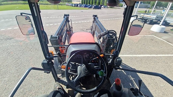 Kubota M 8540 15 of 16