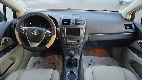 Toyota Avensis 10 of 22