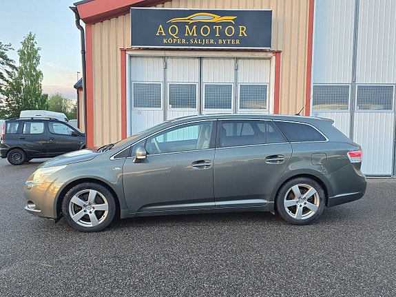 Toyota Avensis 3 of 5