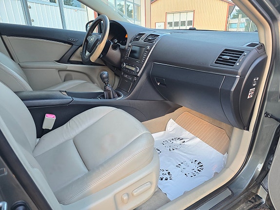 Toyota Avensis 9 of 22