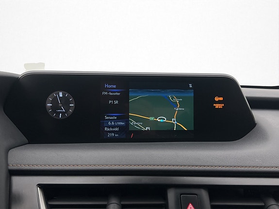 Lexus UX250h 17 of 28
