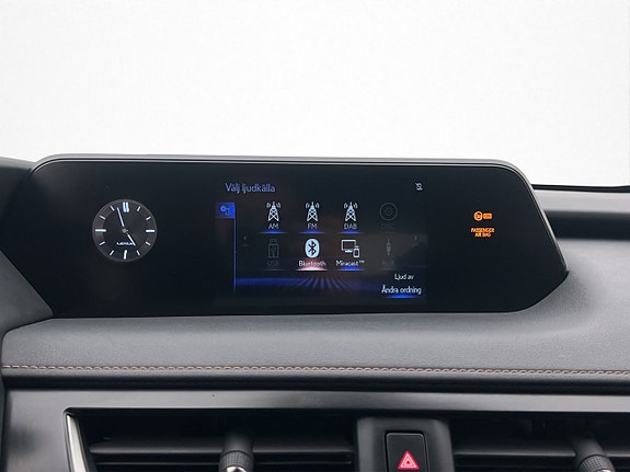 Lexus UX250h 18 of 28