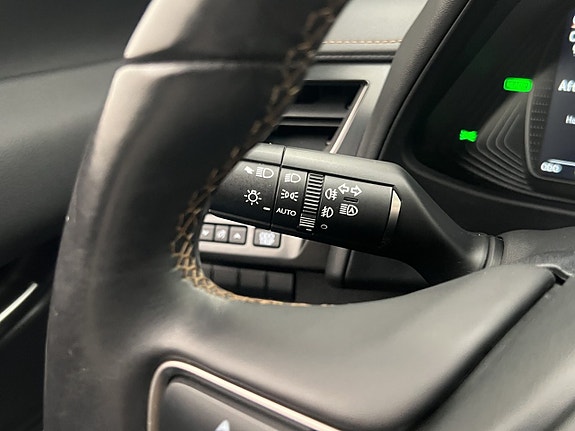 Lexus UX250h 12 of 28
