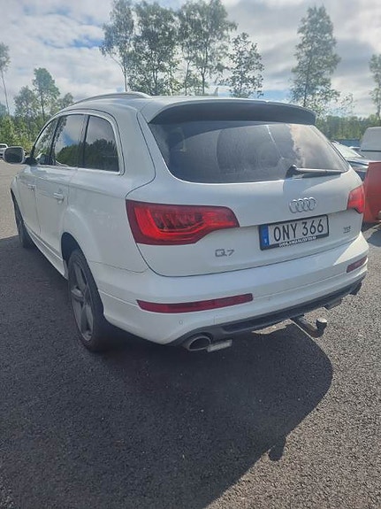 Audi Q7 2 of 5