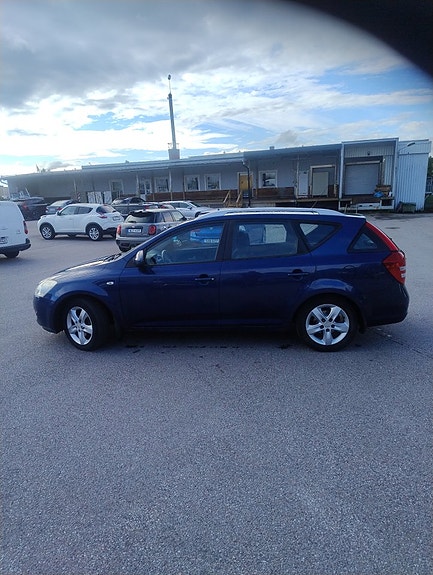 Kia Ceed 2 of 5