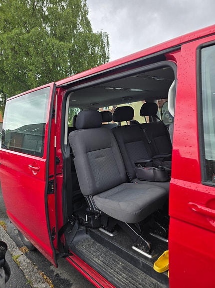 Volkswagen Caravelle 3 of 5