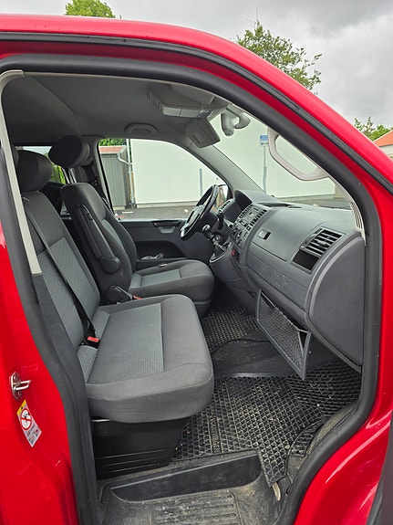 Volkswagen Caravelle 4 of 5