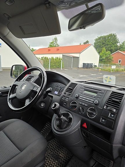 Volkswagen Caravelle 5 of 5