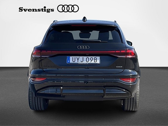 Audi Q6 e-tron 4 of 5