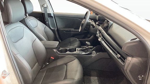 Kia K4 3 of 5