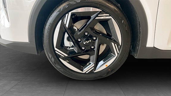 Kia K4 9 of 17