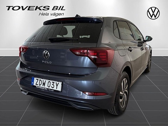 Volkswagen Polo 2 of 5