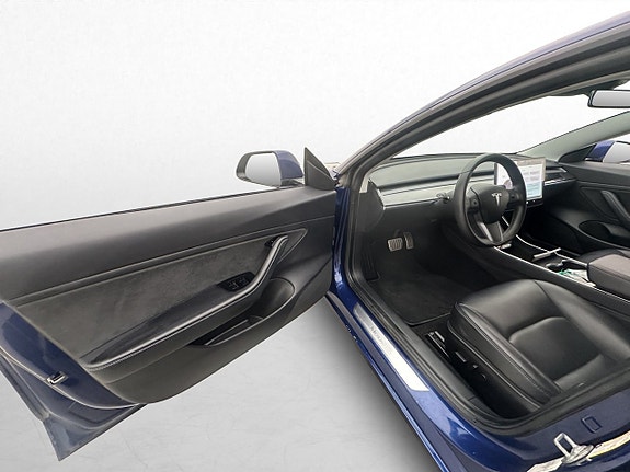 Tesla Model 3 9 of 30