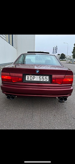 BMW 850i 3 of 5