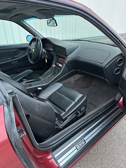 BMW 850i 4 of 5