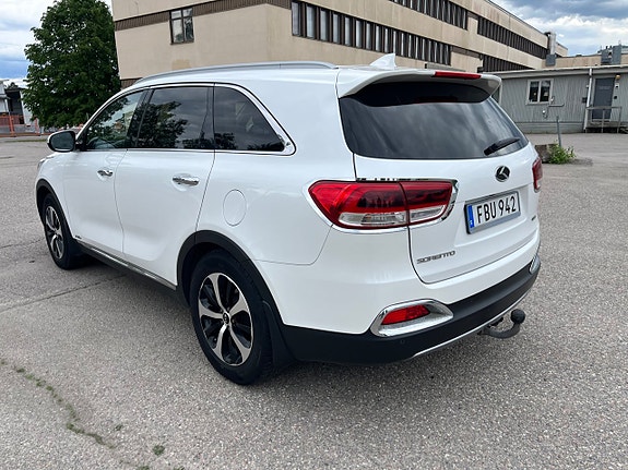 Kia Sorento 3 of 5