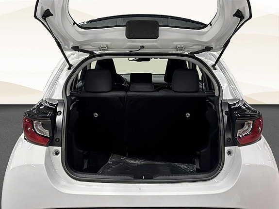 Toyota Yaris 13 of 21