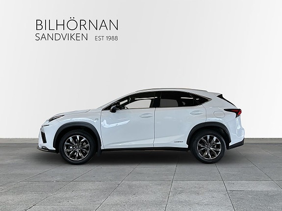 Lexus NX300h 3 of 5
