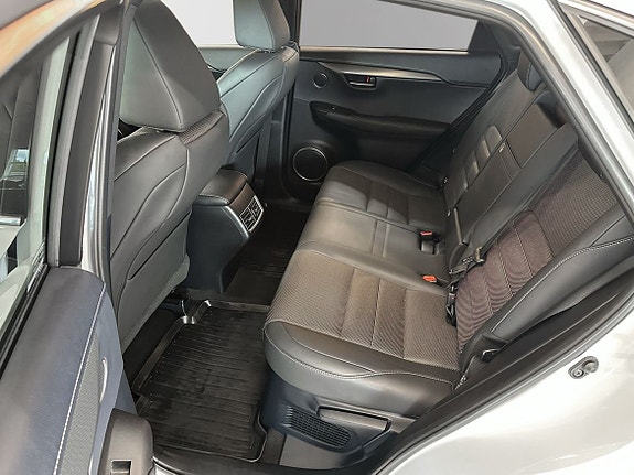 Lexus NX300h 7 of 11