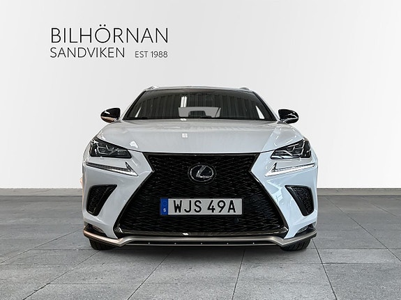 Lexus NX300h 5 of 5