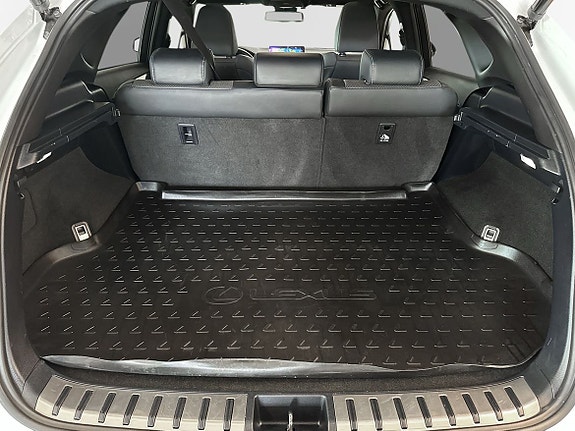 Lexus NX300h 10 of 11