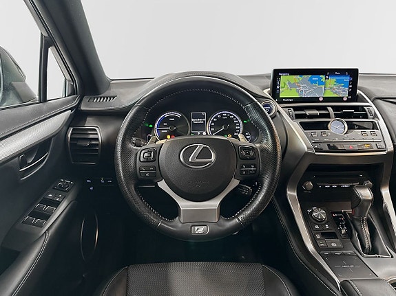Lexus NX300h 9 of 11