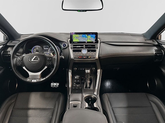 Lexus NX300h 8 of 11