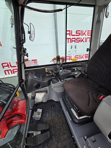 Takeuchi TB 260 6 of 9