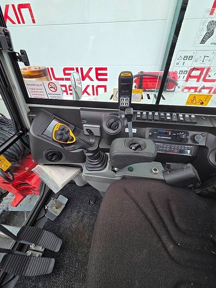 Takeuchi TB 260 5 of 9