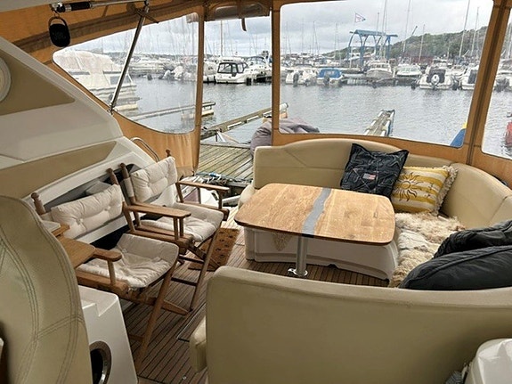 Beneteau Monte Carlo 32 HT - 2 x Volvo Penta 5,7 GI 8 of 22