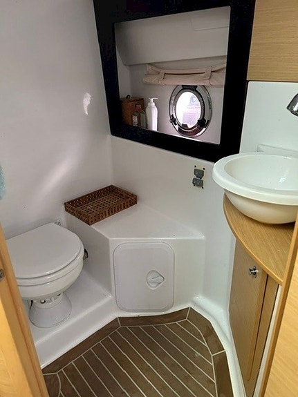 Beneteau Monte Carlo 32 HT - 2 x Volvo Penta 5,7 GI 18 of 22